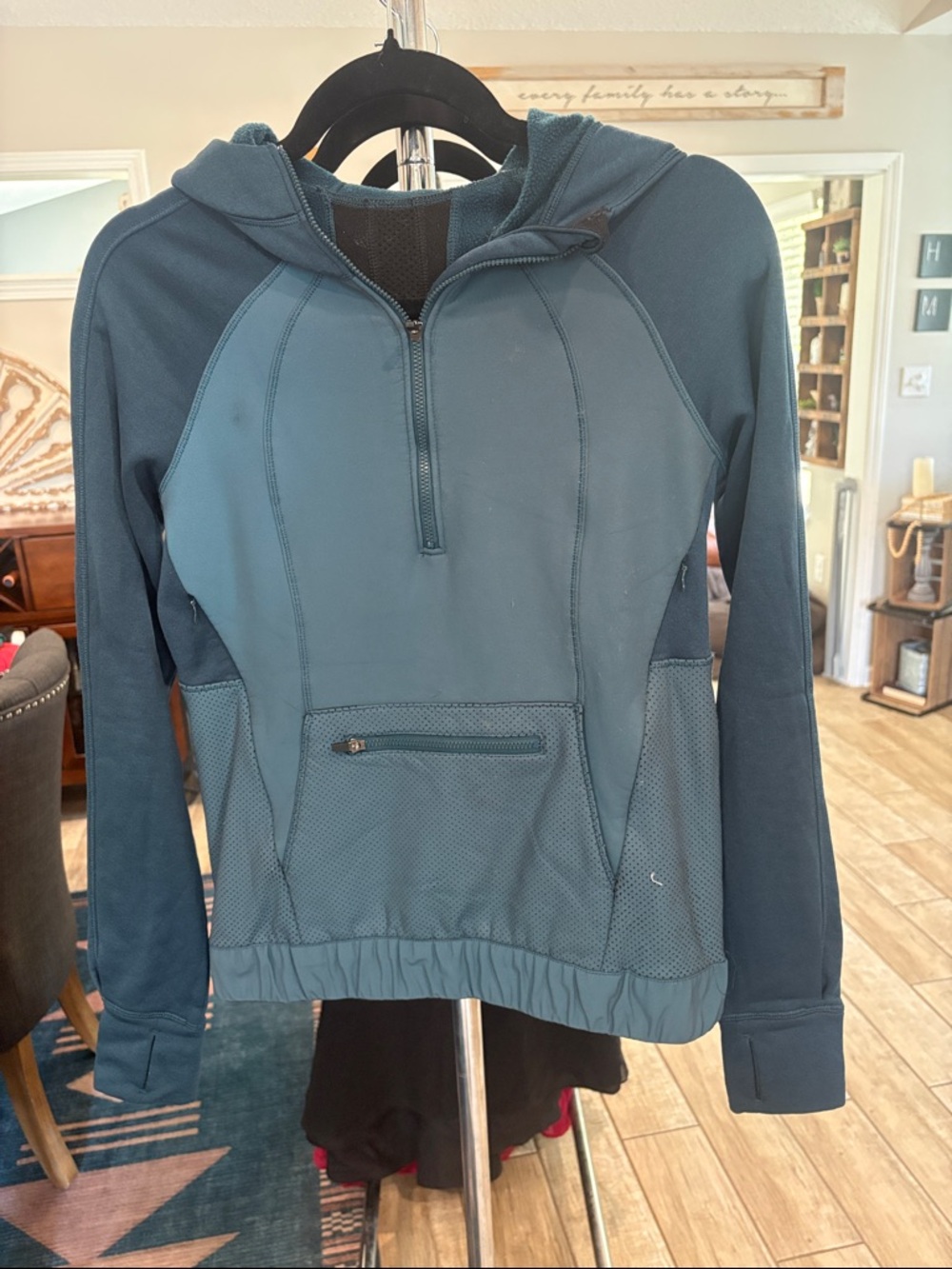 lululemon pullover hooded jacket 1/4 zip kangaroo pocket size 6